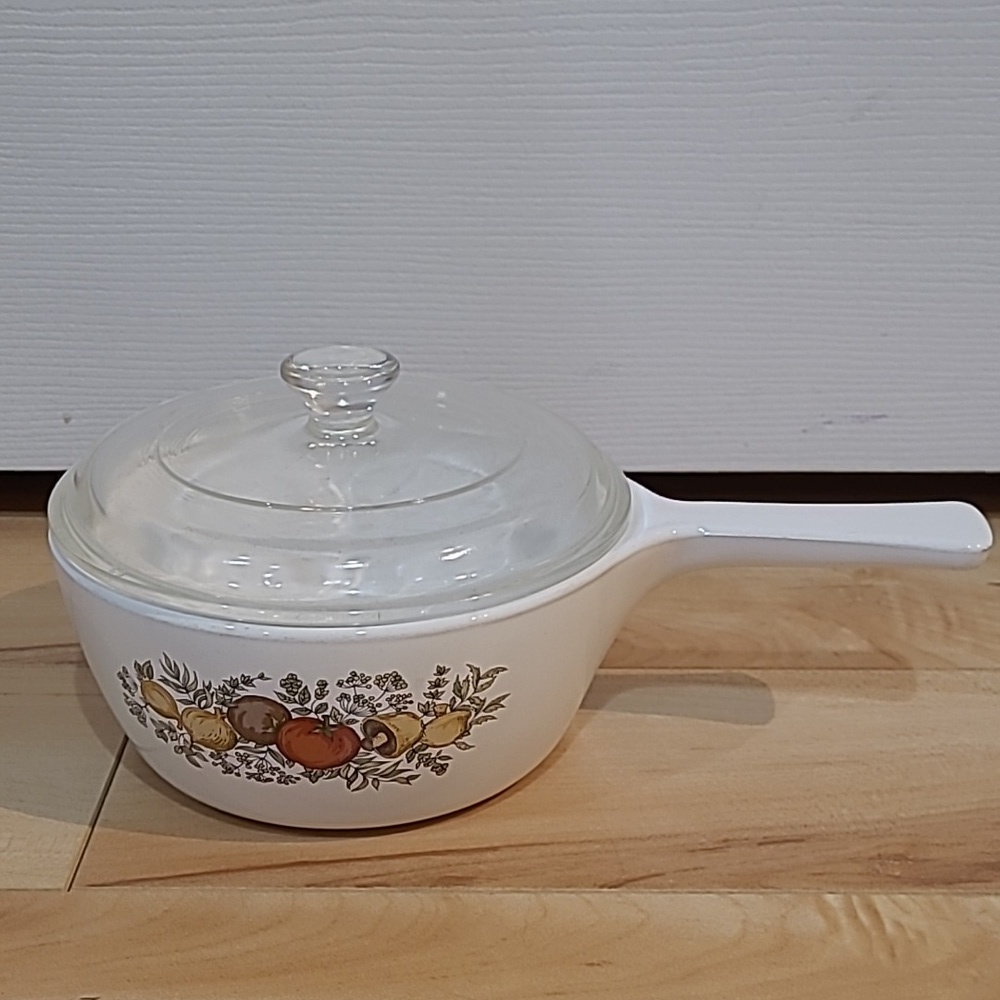 Corning ware 750 ml pot with lid